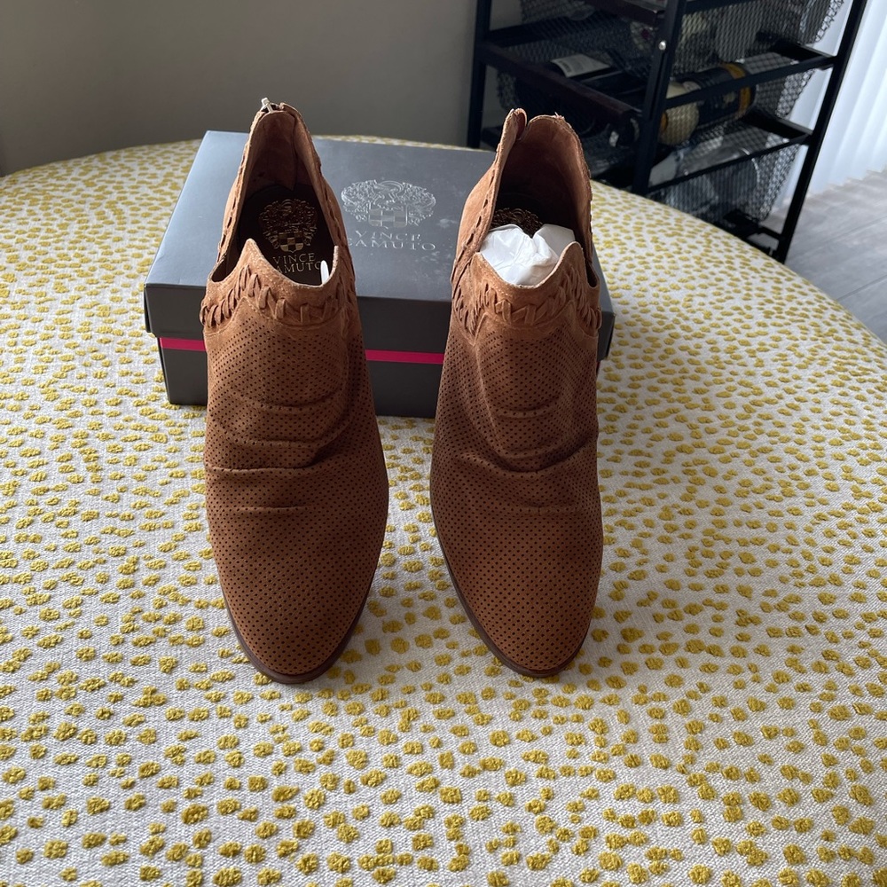 Vince Camuto: Brand New, never worn Suede women’s shoe boot